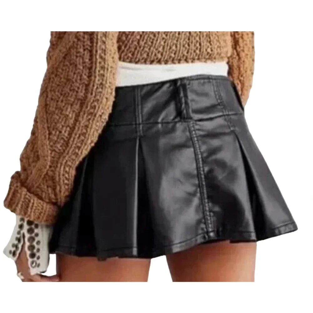 NEW FREE PEOPLE BLACK VEGAN FAUX LEATHER PLEATED MICRO MINI SKORT SKIRT SZ 10